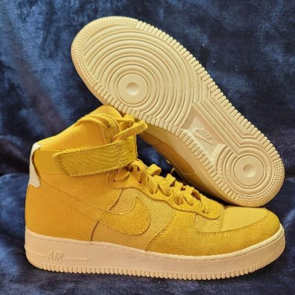 Nike - Picture 2 of 5